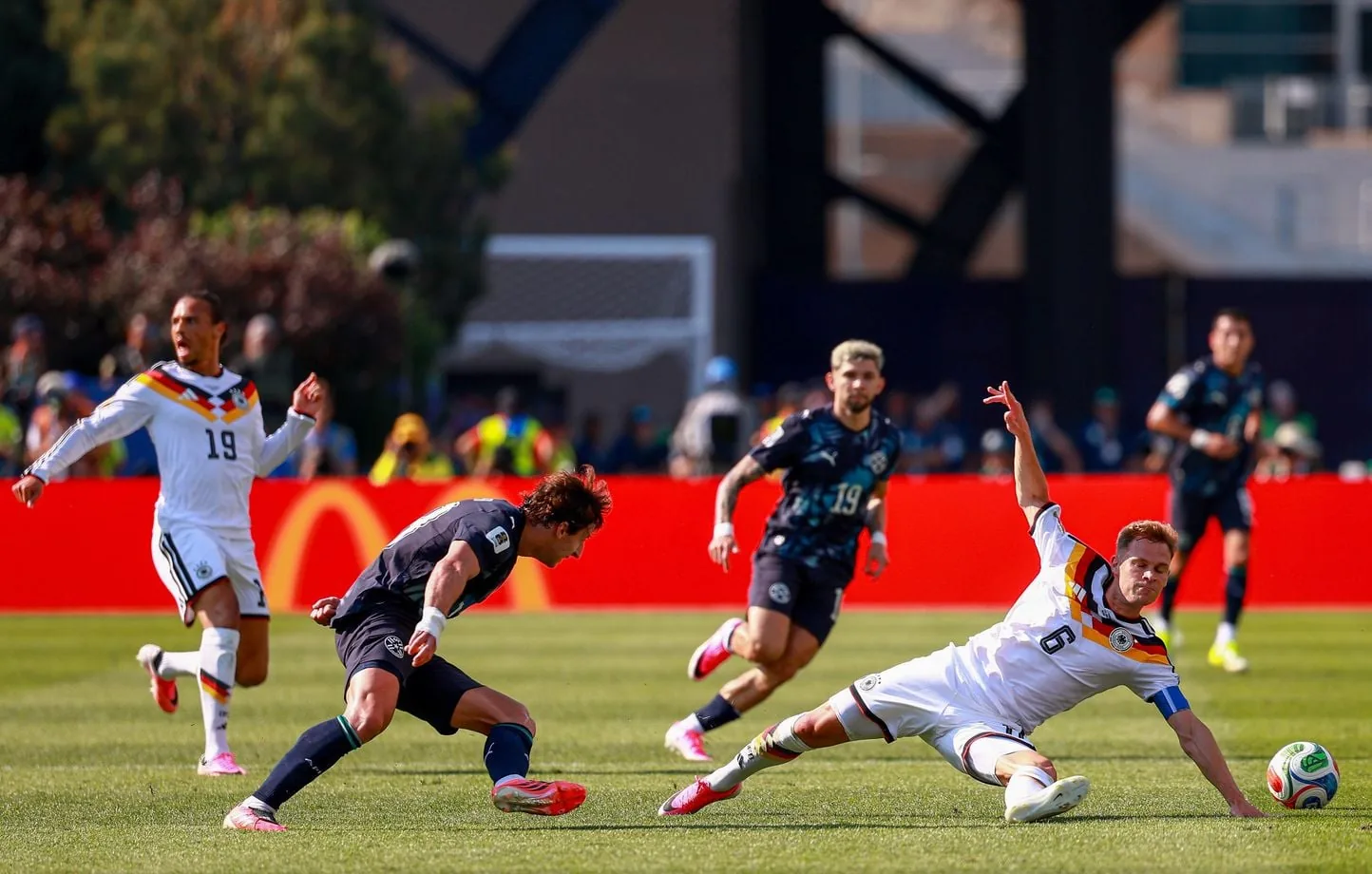 Coupe du monde 2026: "Ils n'ont rien fait", Riolo évoque un "braquage" après la qualification surprise du Paraguay contre l'Allemagne