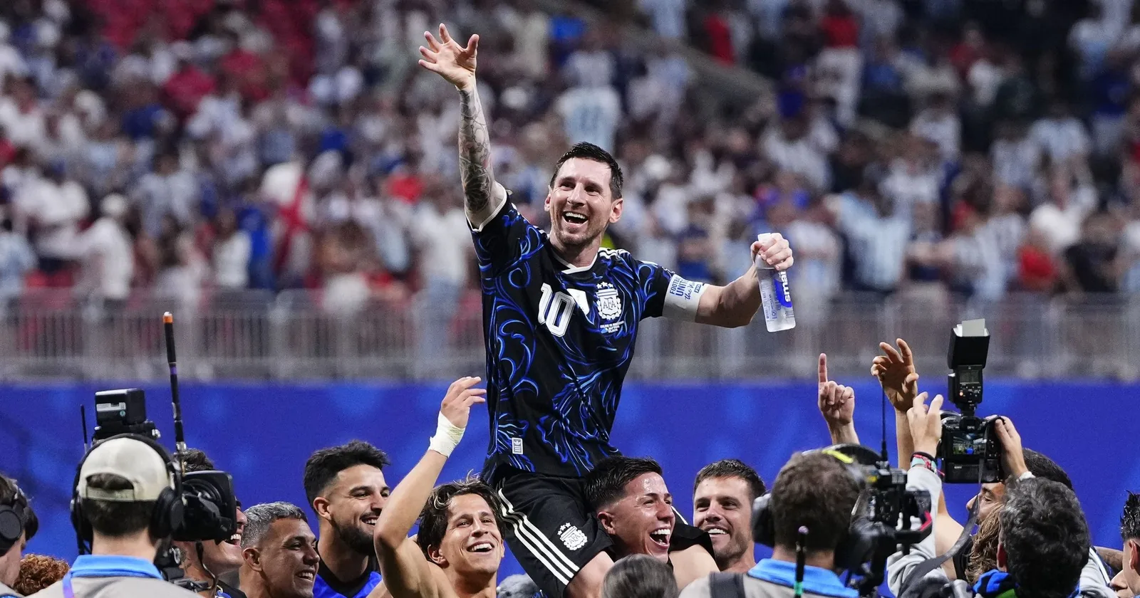 Mais si, ils l'ont refait ! L'Argentine réussit une nouvelle remontada en demies de Coupe du monde contre l'Angleterre et rejoint l'Espagne en finale - L'Équipe