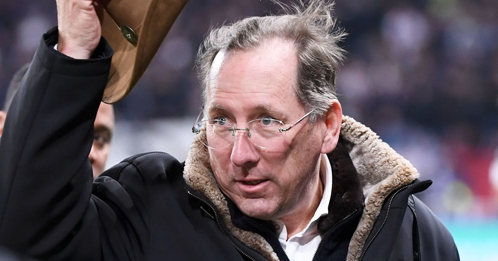 L'ancien président lyonnais John Textor assigne l'OL devant le tribunal de commerce de Lyon et demande près de 21 M€, le club répond - L'Équipe