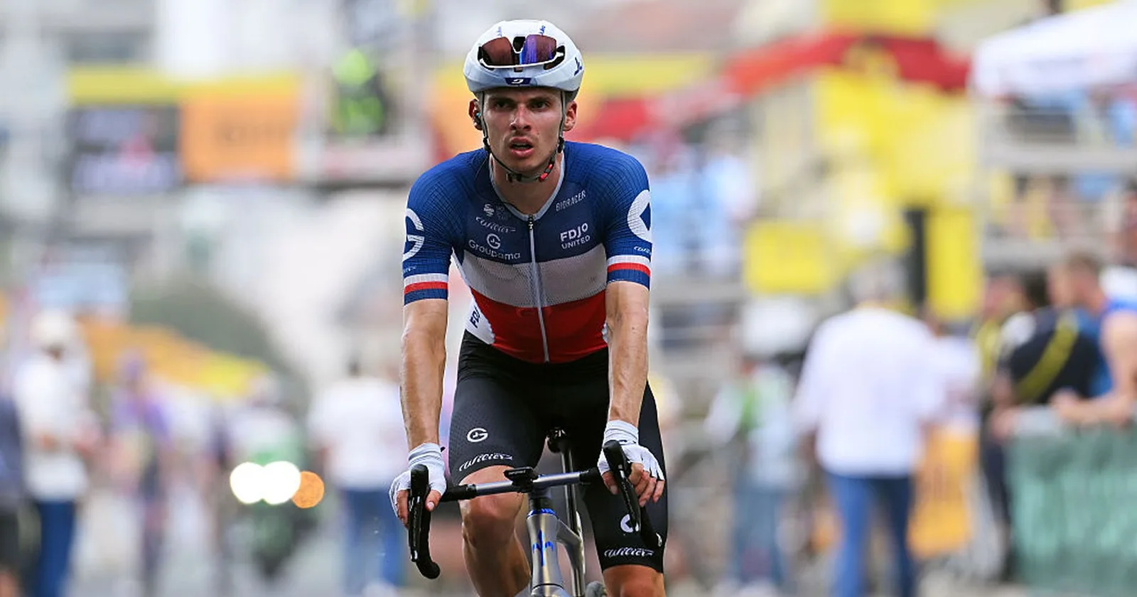 Jenno Berckmoes quitte le Tour de France en raison d'une fracture à la clavicule survenue lors de la chute sur la 12e étape - L'Équipe