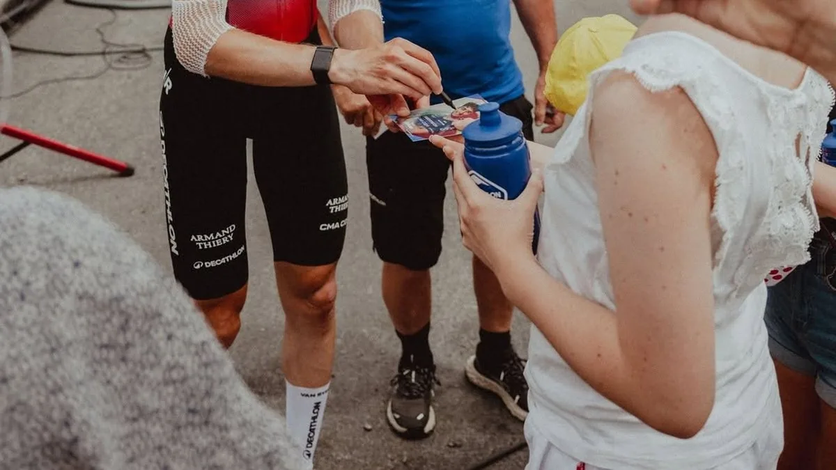 Toile d’araignée, nuit sur le balcon… Cauchemar à l’hôtel pour le peloton