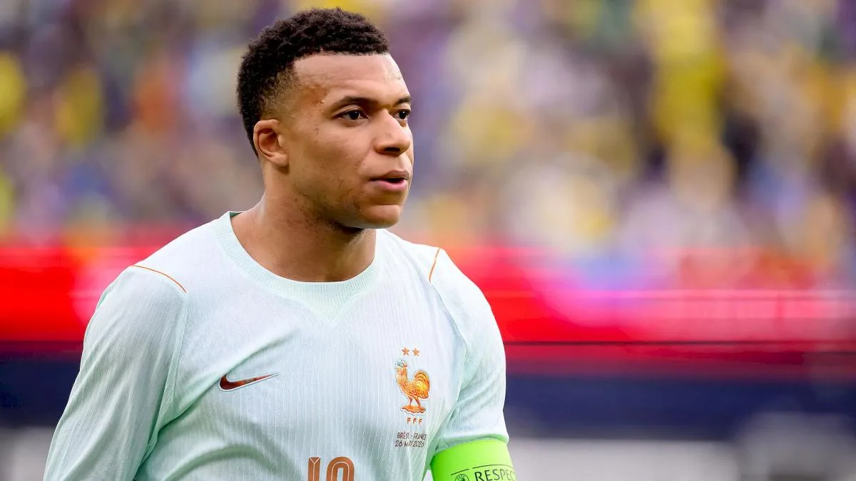Mbappé rassurant après sa sortie : "J'ai pris un coup à une cheville mais ça va bien" - Eurosport