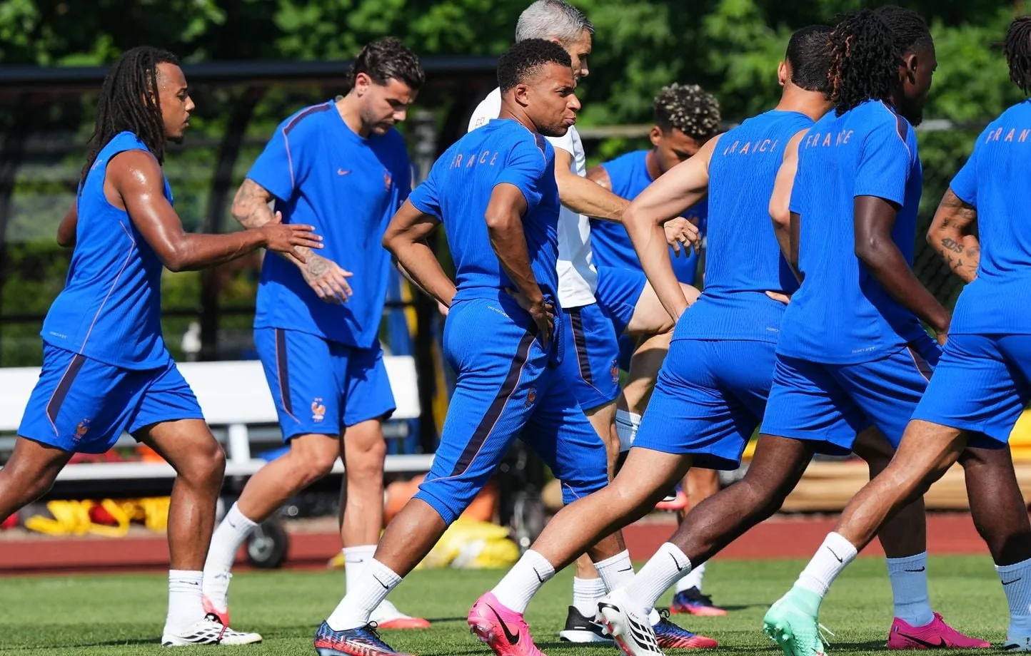 Comment l'équipe de France dose la parole de ses joueurs pendant la Coupe du monde - franceinfo