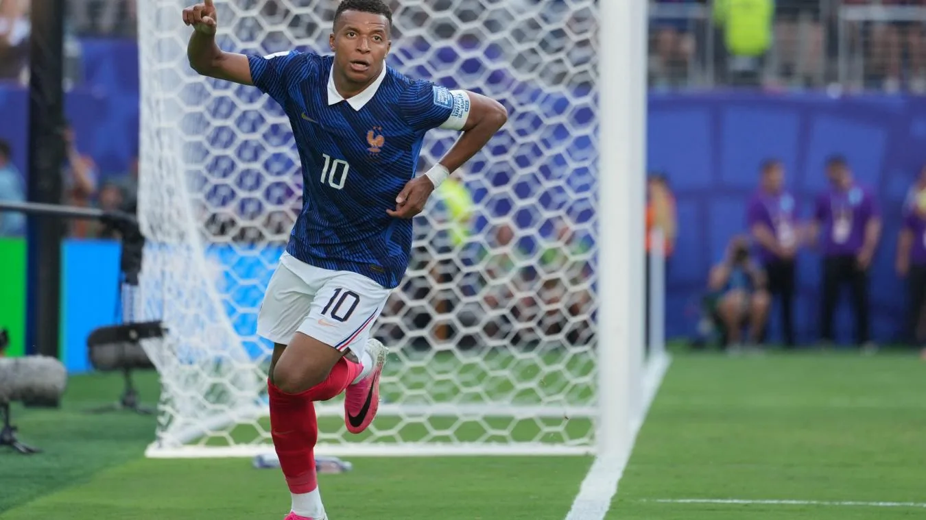 « Qui peut arrêter la masterclass française ? », « Une supériorité qui devient obscène » : la presse internationale dithyrambique après le récital des Bleus contre la Suède en 16e de finale de la Coupe du monde - L'Équipe