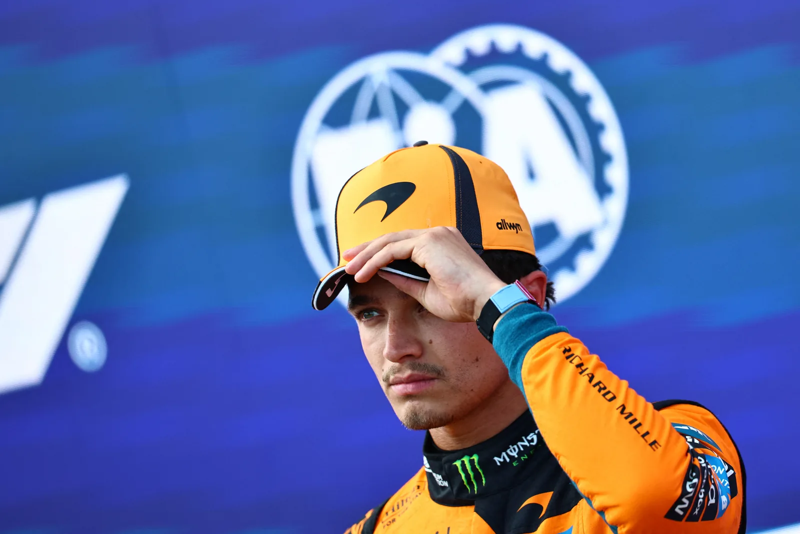 Oscar Piastri qui prend la tête, Charles Leclerc qui perd 3 places, George Russell bloqué sur la grille : le départ du Grand Prix de Hongrie en vidéo