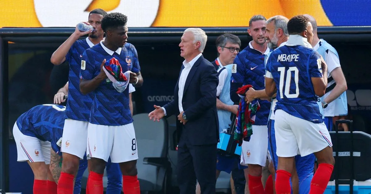 Face au constat de Bleus archi favoris et inarrêtables, Deschamps supplie les médias: « Allez-y, trouvez des problèmes ! » - L'Équipe