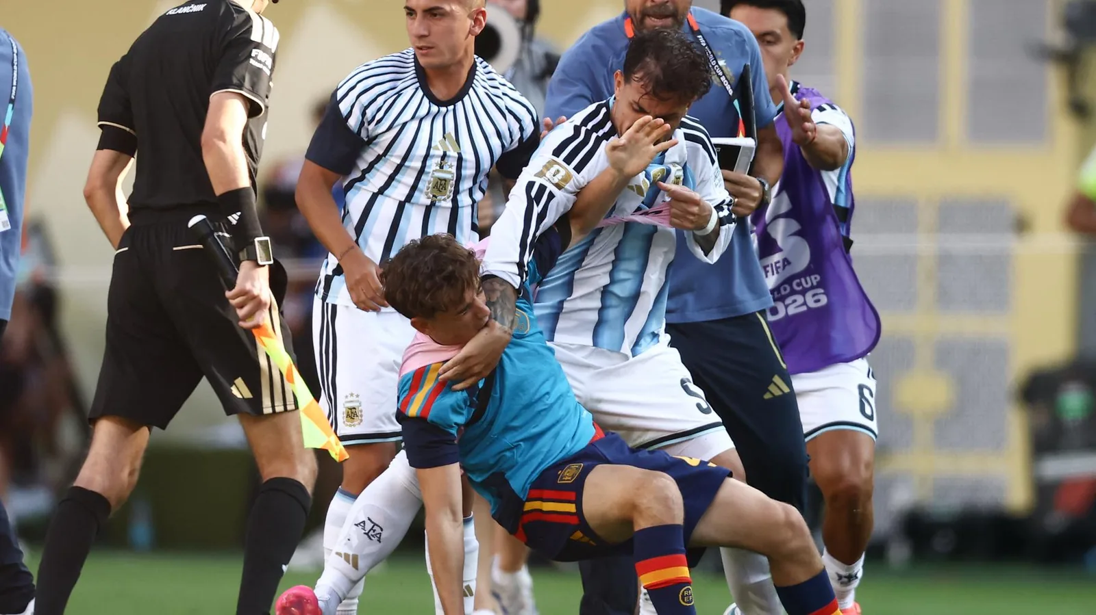 Carton rouge de Paredes, accrochage de Molina avec Rodri... La FIFA va ouvrir une enquête sur le comportement des joueurs argentins après la finale de la Coupe du monde contre l'Espagne