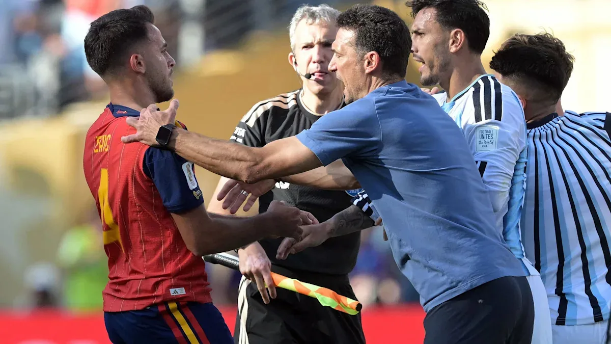 Leandro Paredes a déversé sa colère sur Eric Garcia et Gavi après la finale de la Coupe du monde
