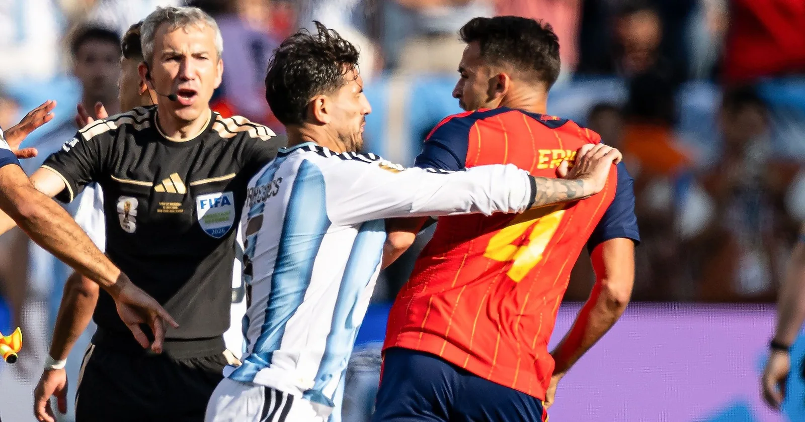 Banderole sur les Malouines, Paredes, Ayala : la FIFA ouvre plusieurs procédures disciplinaires contre l'Argentine après la Coupe du monde - lequipe.fr
