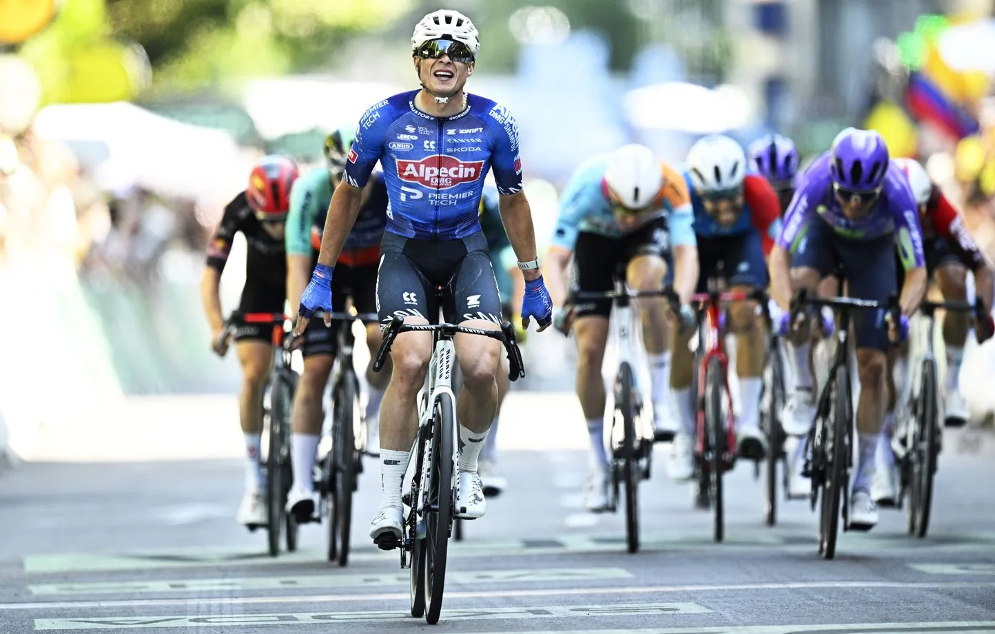 DIRECT. Tour de France 2026 (17e étape) : Jasper Philipsen s’impose enfin cette année, revivez la course en live commenté