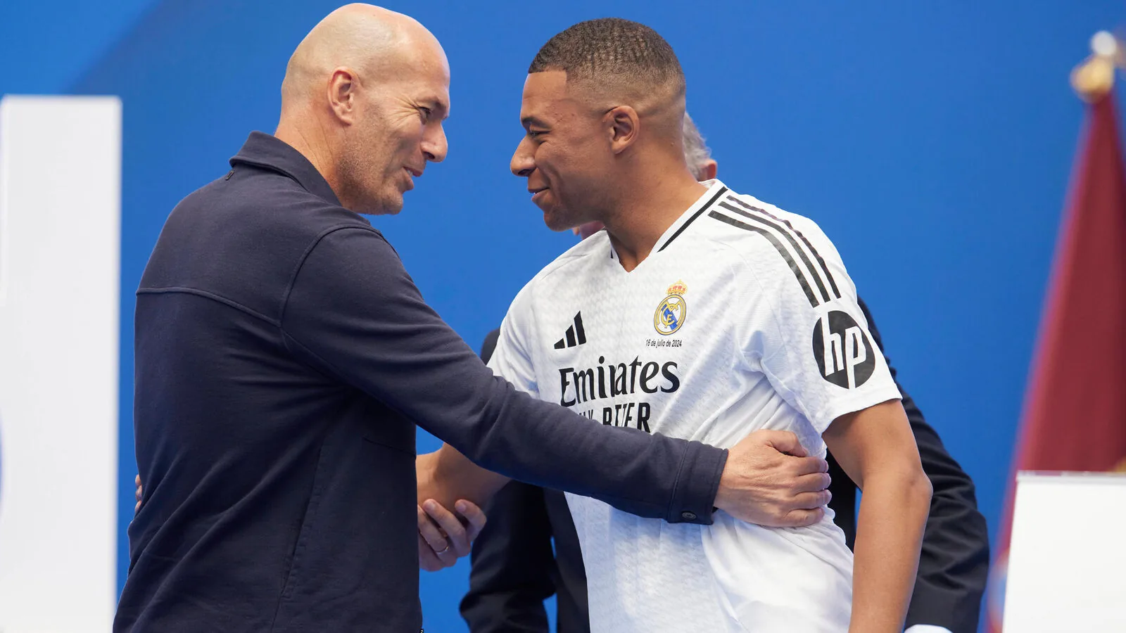 Analyste reconnu, technicien "très humain", et n°1 malheureux: qui est David Bettoni, le fidèle adjoint de Zinedine Zidane? - RMC Sport