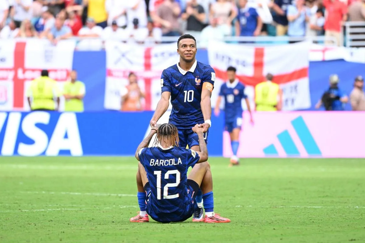 «Il n’y a rien de plus beau que ce maillot» : applaudissements et émotions, la dernière conférence de presse touchante de Didier Deschamps - Le Figaro