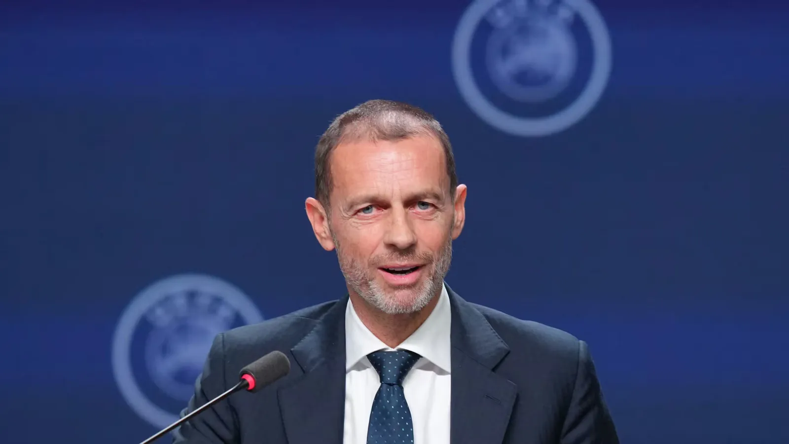 Le président de l'UEFA, Aleksander Ceferin, lors d'une conférence de presse à Bruxelles, le 12 février 2026. (PAU BARRENA / AFP)