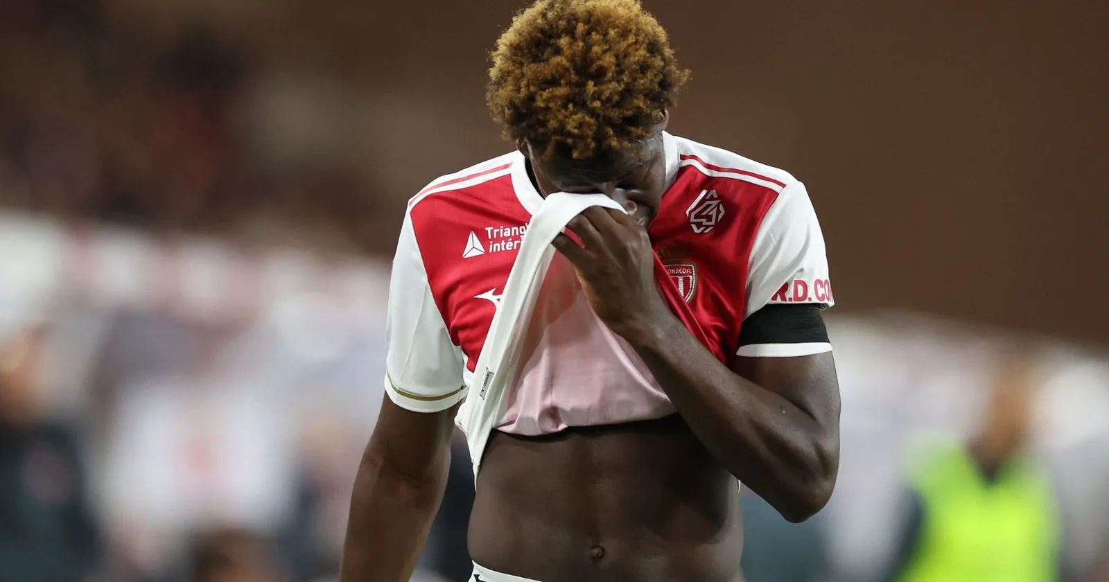 AS Monaco. Sorti sur civière, le joueur de Getafe Uche souffre d’une grave blessure après le tacle de Mawissa