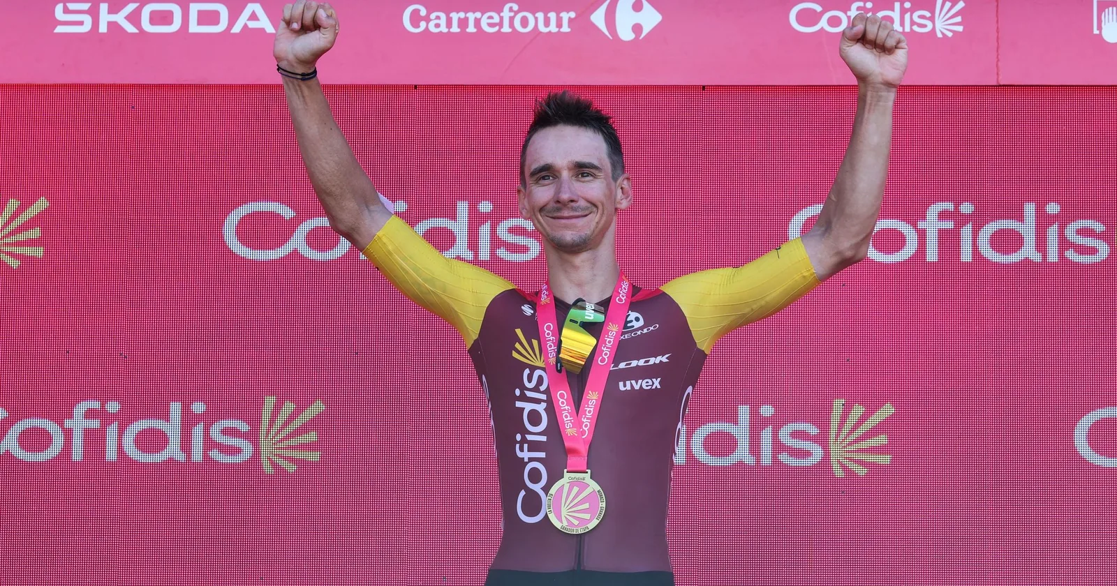 Abandon de Pogacar : «Il voulait continuer mais souffre particulièrement de son épaule», dit son directeur sportif