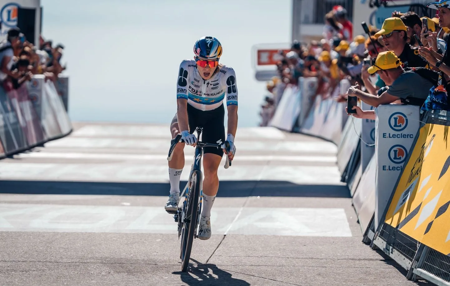 Kasia Niewiadoma après la victoire de Demi Vollering à Nice : « Célia Géry m'a bloquée contre les barrières »