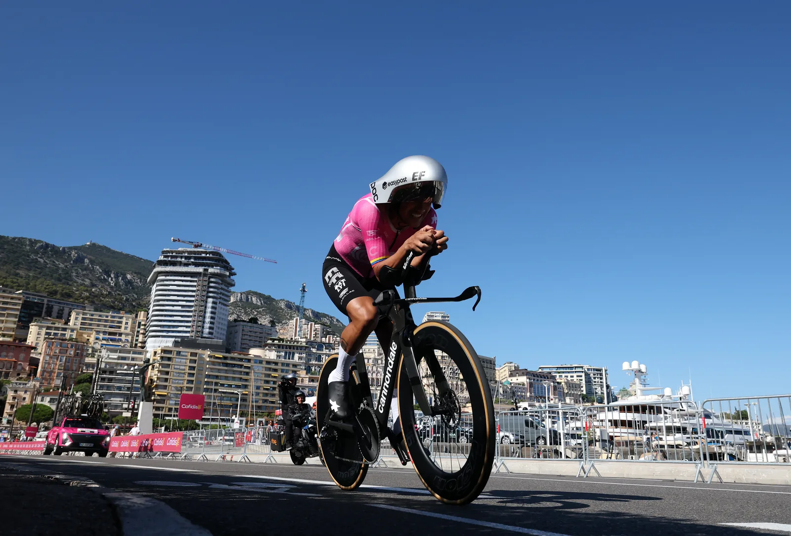 Pour neuf centièmes, Tadej Pogacar déjà vainqueur sur le contre-la-montre inaugural à Monaco et enfile le premier maillot rouge de la Vuelta - L'Équipe