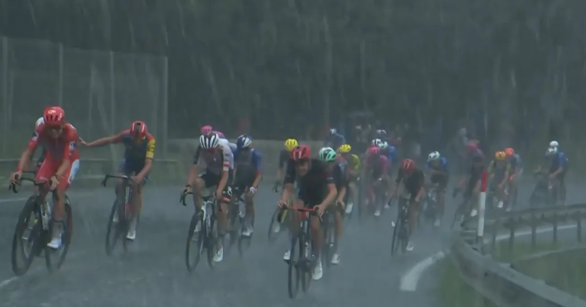 "Tant que Pogacar ne disait rien, on continuait" : l'apocalypse de la 3e étape vu de l'intérieur - Eurosport