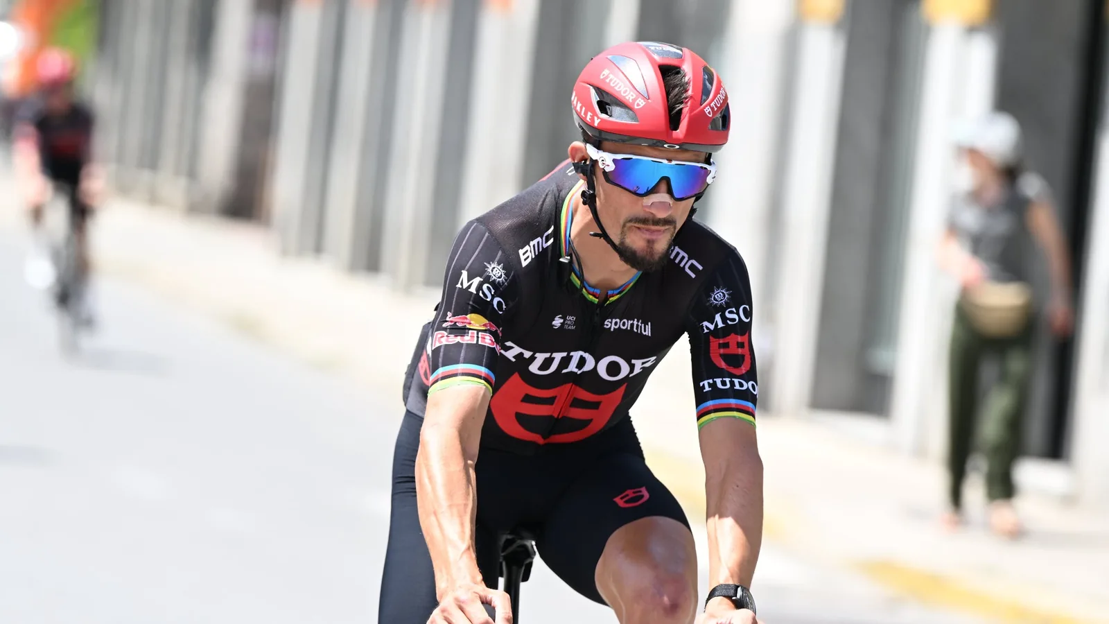 Mathieu Van der Poel et de nombreux coureurs rendent hommage à Julian Alaphilippe : « Tu es l'un des coureurs qui m'a le plus inspiré »