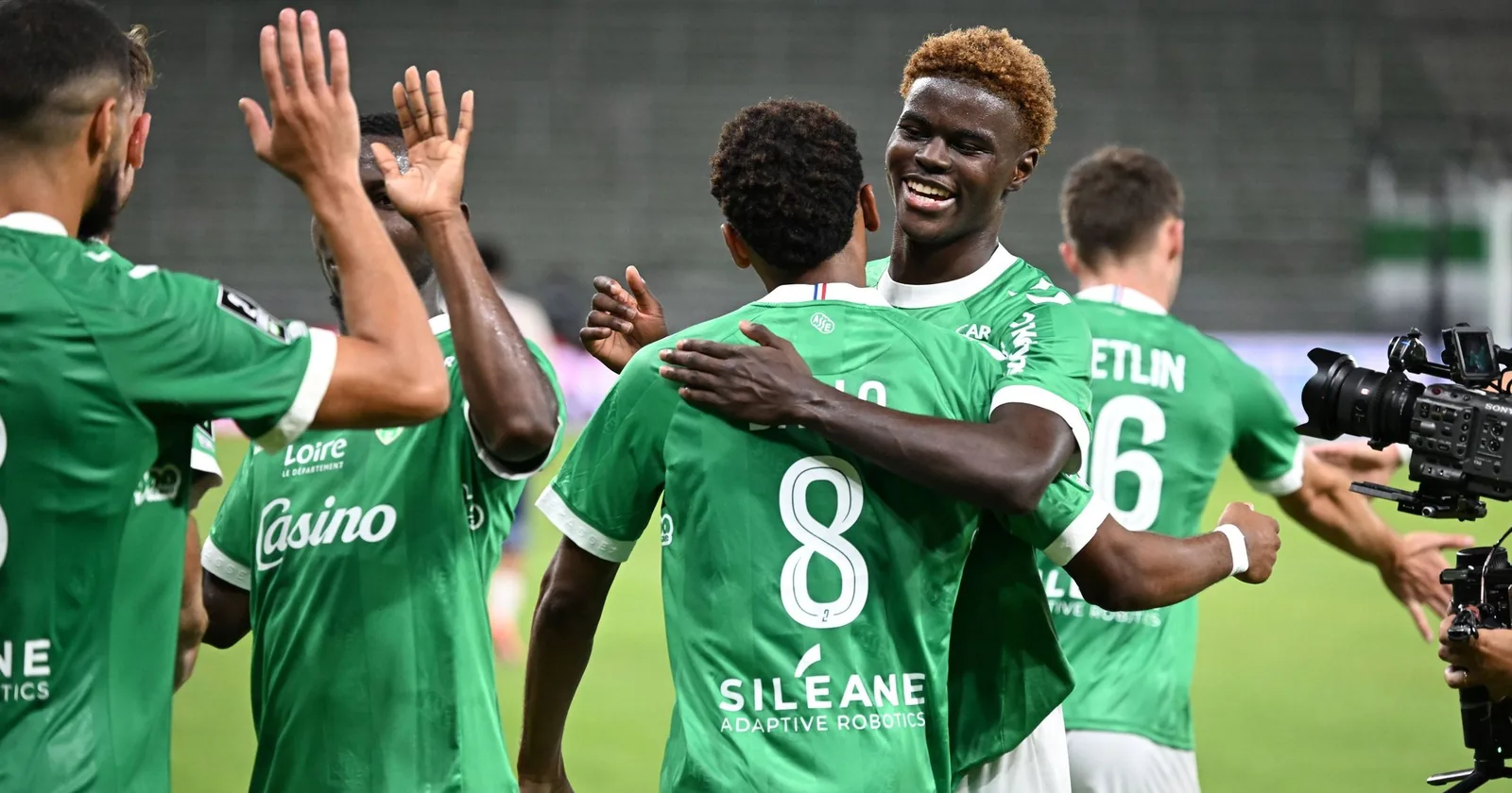 Une cascade de blessures, Saint-Étienne a fière allure, Nantes dans le mur : tout ce qu'il faut retenir de la deuxième journée de Ligue 2 - L'Équipe