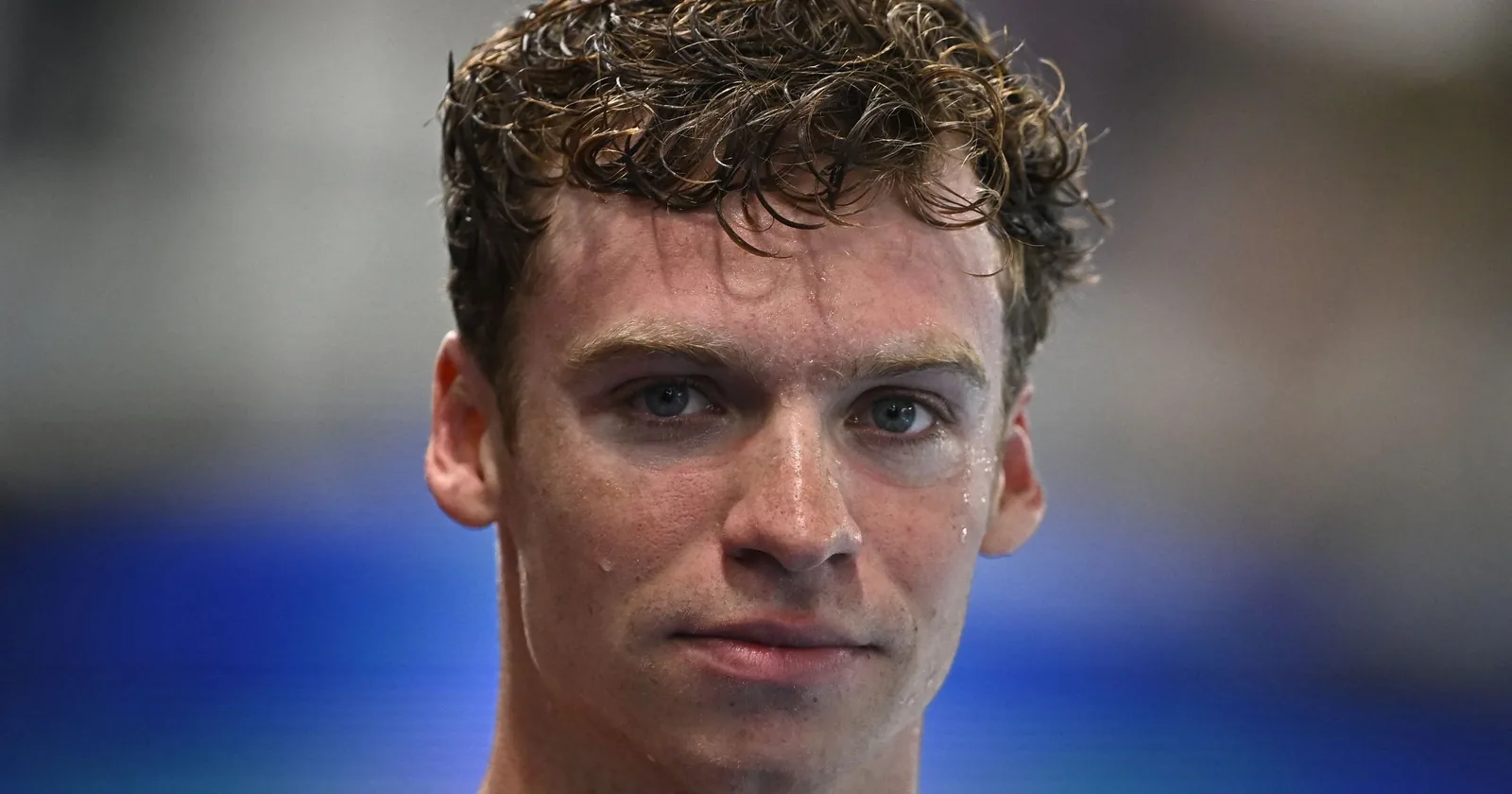 Lancé par un immense Léon Marchand, le relais français du 4 x 200 m nage libre remporte la médaille d’argent aux championnats d’Europe - Le Monde.fr