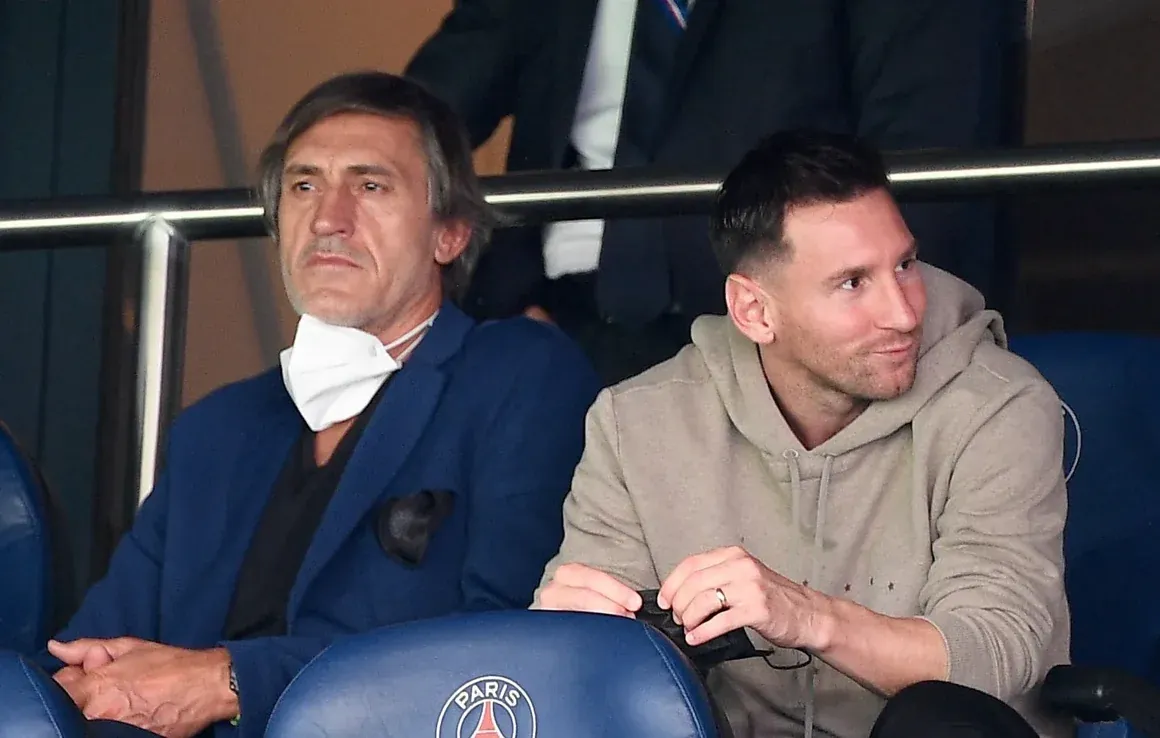 Lionel Messi et son père Jorge Messi au Parc des Princes le 11 septembre 2021