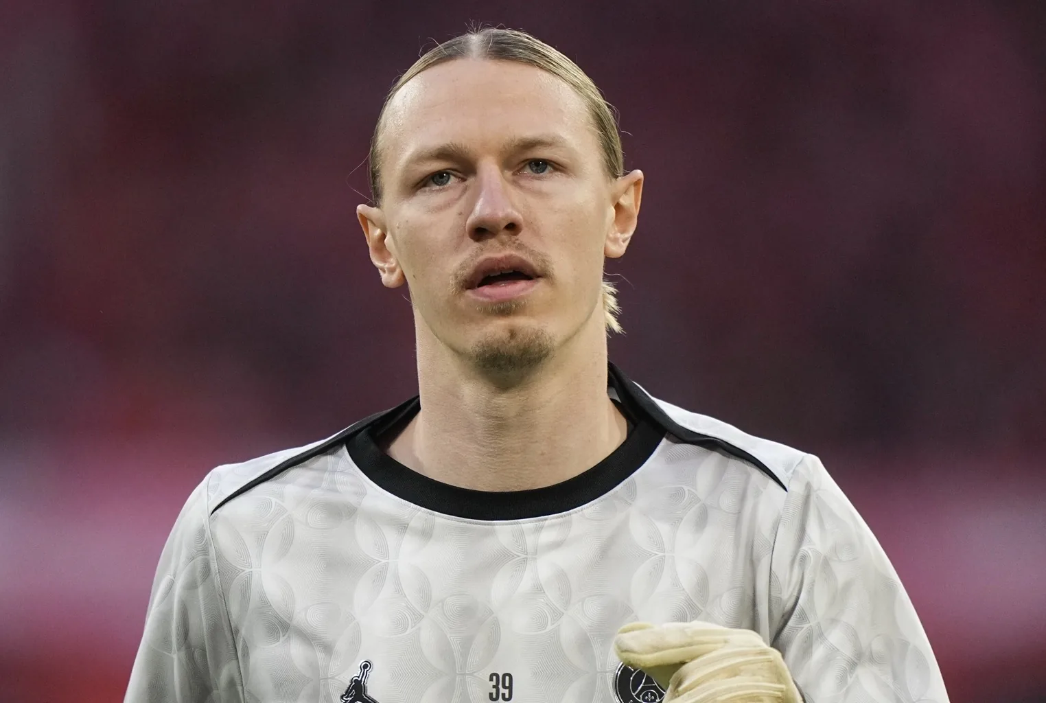 Safonov loin d'être impérial, une charnière hors de forme, un bloc moins compact... on ne reconnaît plus le PSG - L'Équipe
